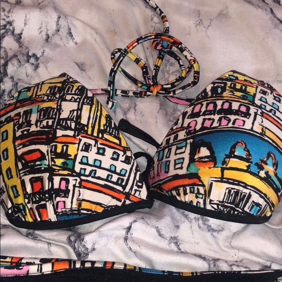 Matching “city” bikini set - Picture 3 of 4